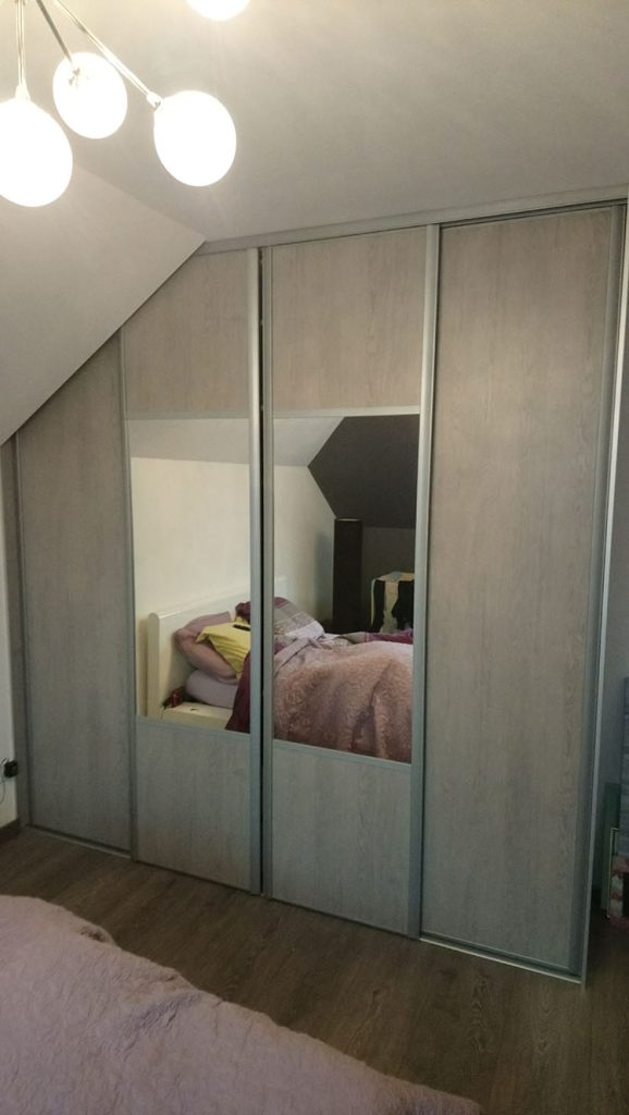Dressing coulissant sous pente avec miroirs à Richwiller